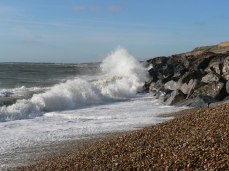 Barton_on_Sea,_pounding_waves_-_geograph.org.uk_-_668940